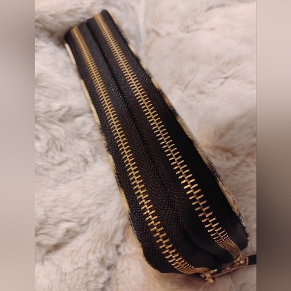 NWOT💕Leopard 🐆 Print Double Zip Wristlet Wallet By Imoshion! - Picture 5 of 6